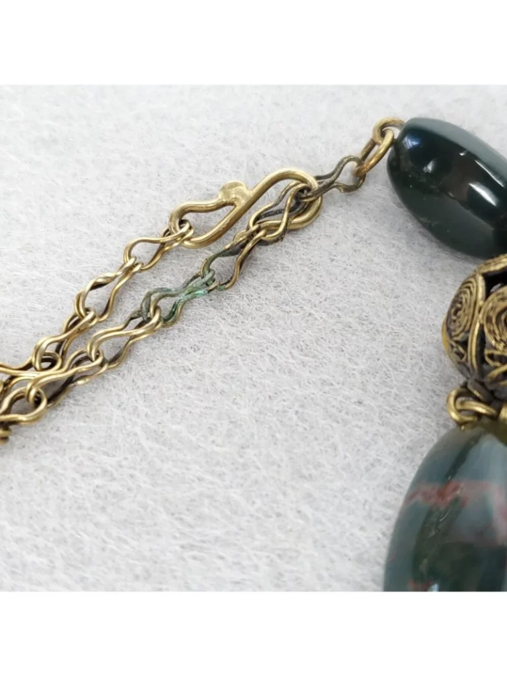 Vintage Station Necklace Green Blood Stone Gold Tone Wire Filigree Beads 19